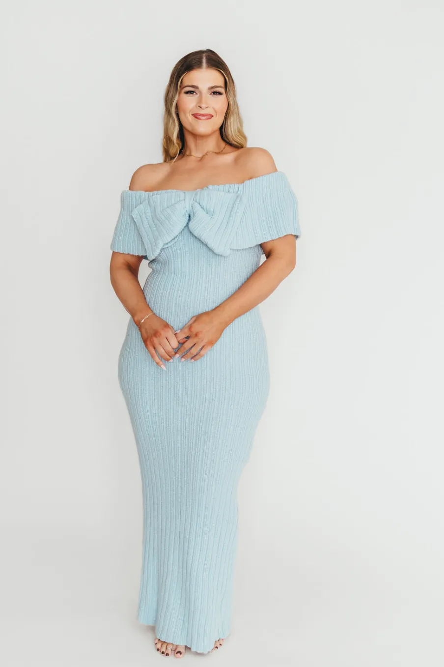 Discount Worth Collective Aston Bow Front Maxi Sweater Dress in Ice Metal – Bump Friendly & Incl