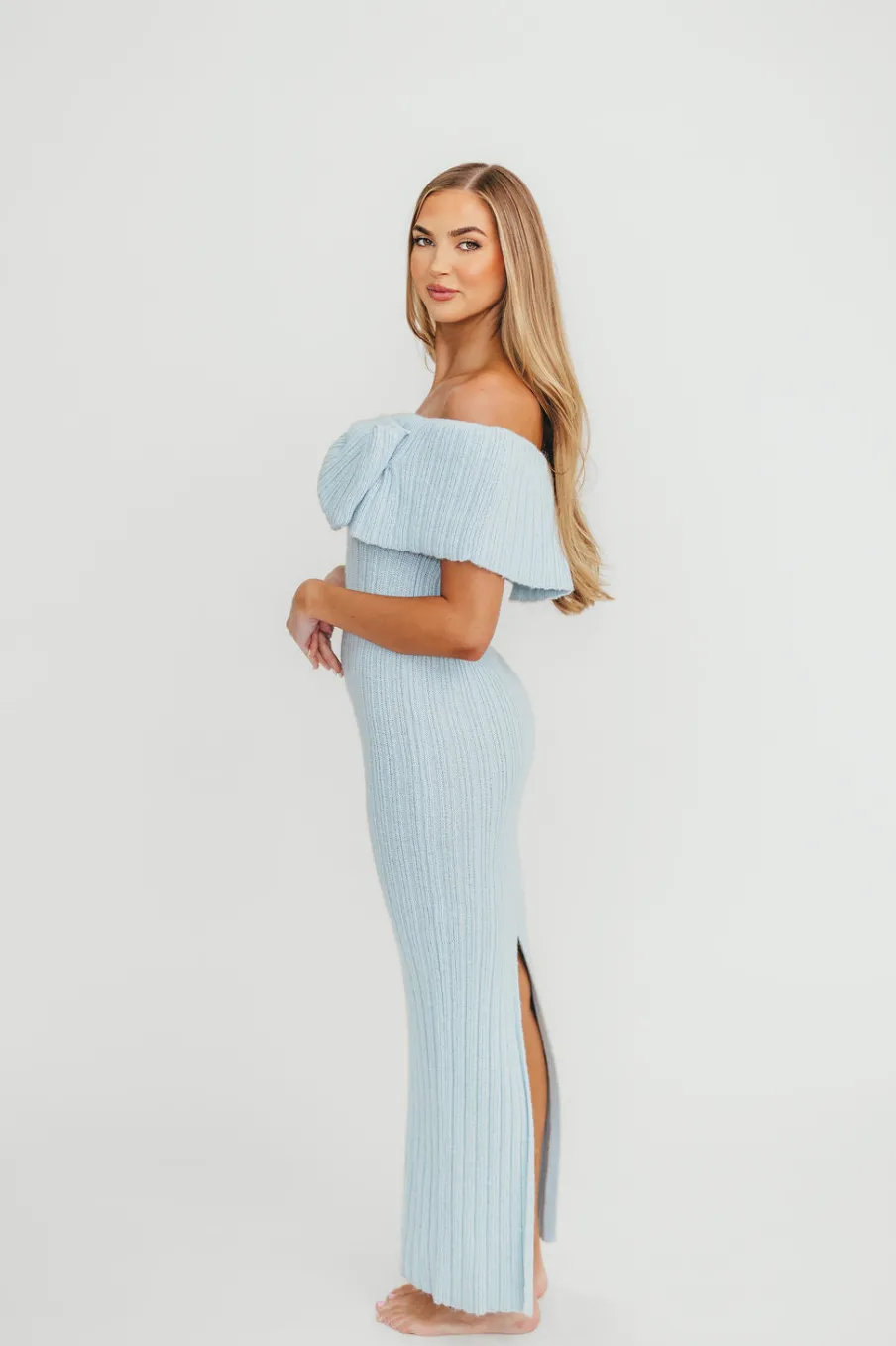 Discount Worth Collective Aston Bow Front Maxi Sweater Dress in Ice Metal – Bump Friendly & Incl