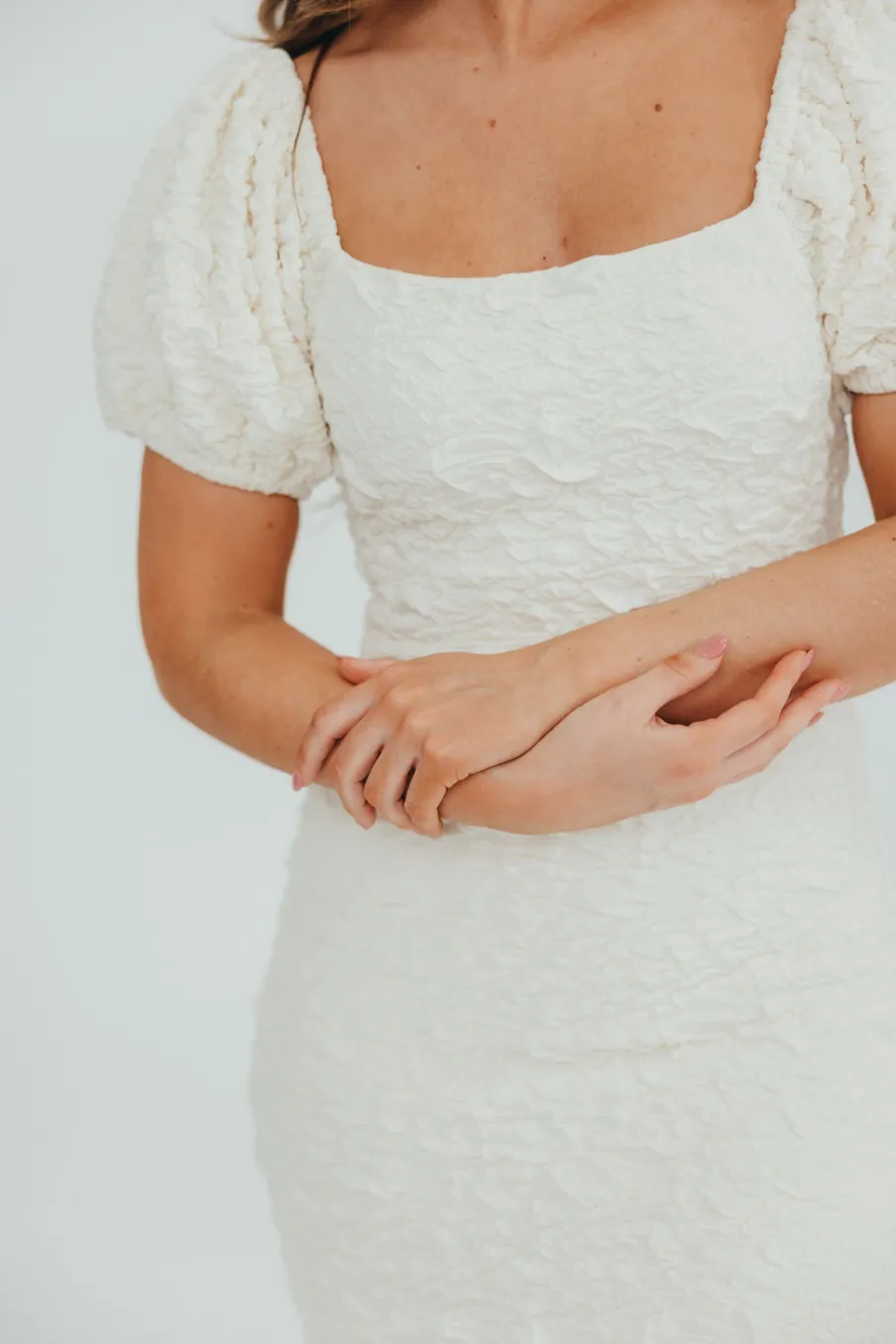 New Worth Collective Blakeley Textured Midi Dress in Ivory- Bump Friendly & Inclusive Sizin