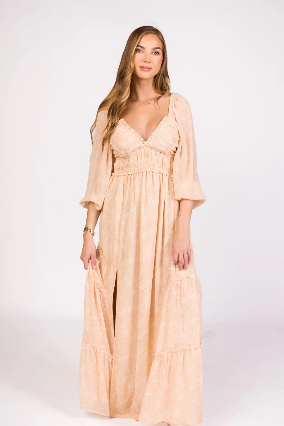 Outlet Worth Collective Daphne Long Sleeve Maxi Dress in Light Beige/White Floral - Bump Frien