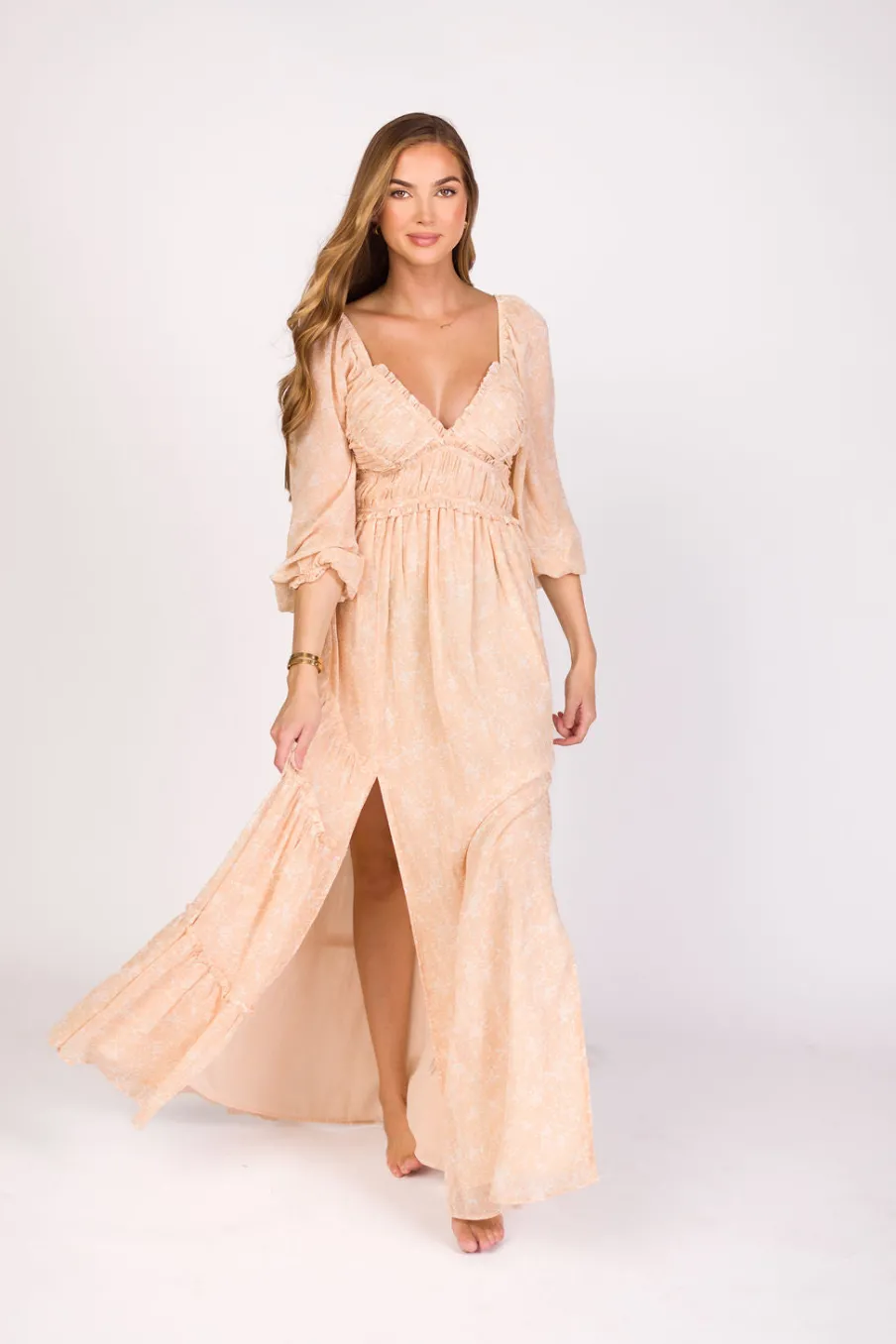 Outlet Worth Collective Daphne Long Sleeve Maxi Dress in Light Beige/White Floral - Bump Frien