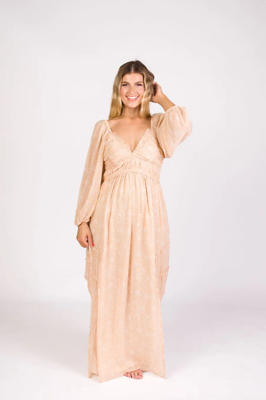 Outlet Worth Collective Daphne Long Sleeve Maxi Dress in Light Beige/White Floral - Bump Frien