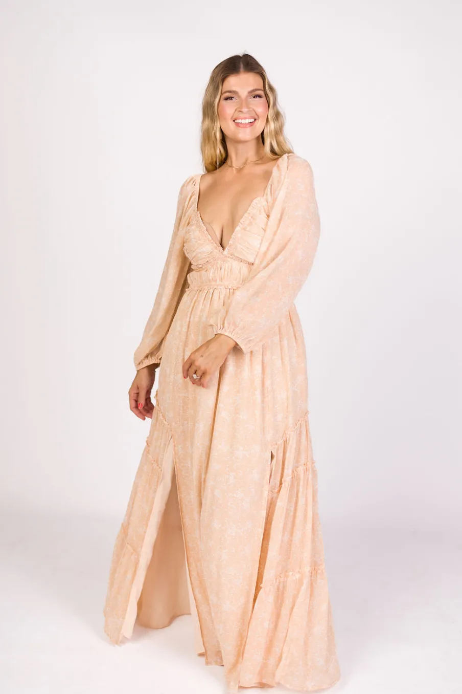 Outlet Worth Collective Daphne Long Sleeve Maxi Dress in Light Beige/White Floral - Bump Frien