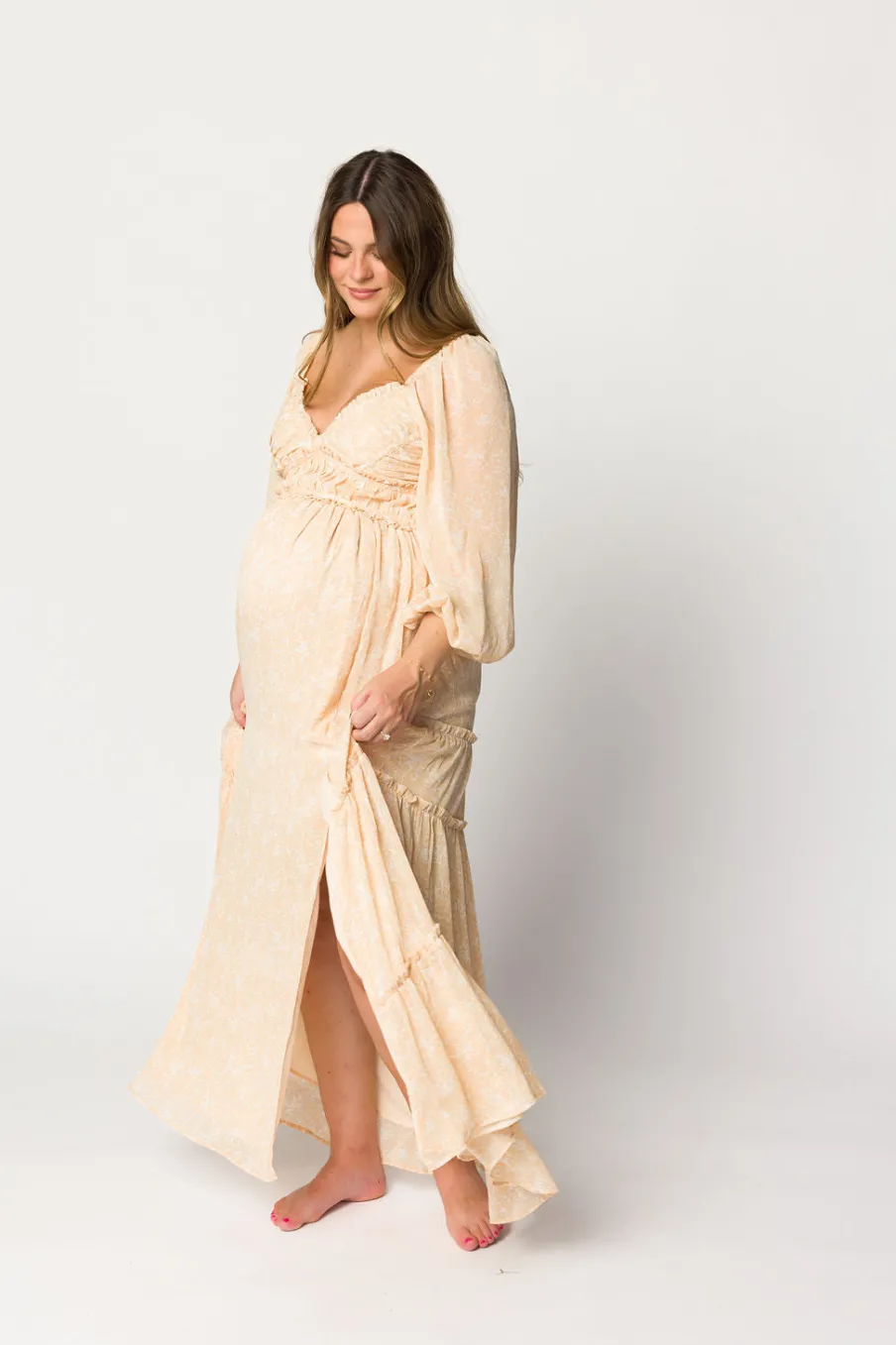 Outlet Worth Collective Daphne Long Sleeve Maxi Dress in Light Beige/White Floral - Bump Frien