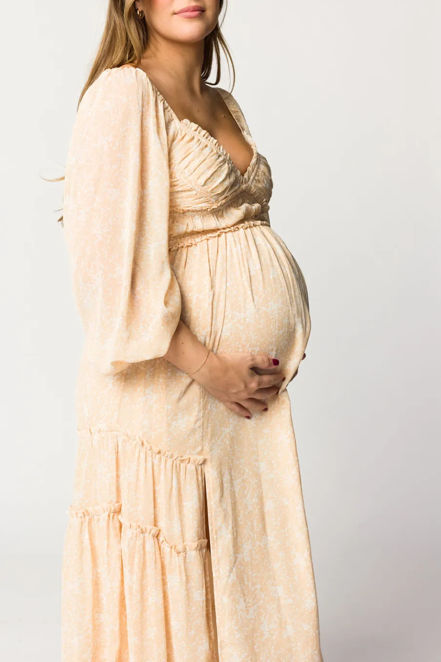 Outlet Worth Collective Daphne Long Sleeve Maxi Dress in Light Beige/White Floral - Bump Frien