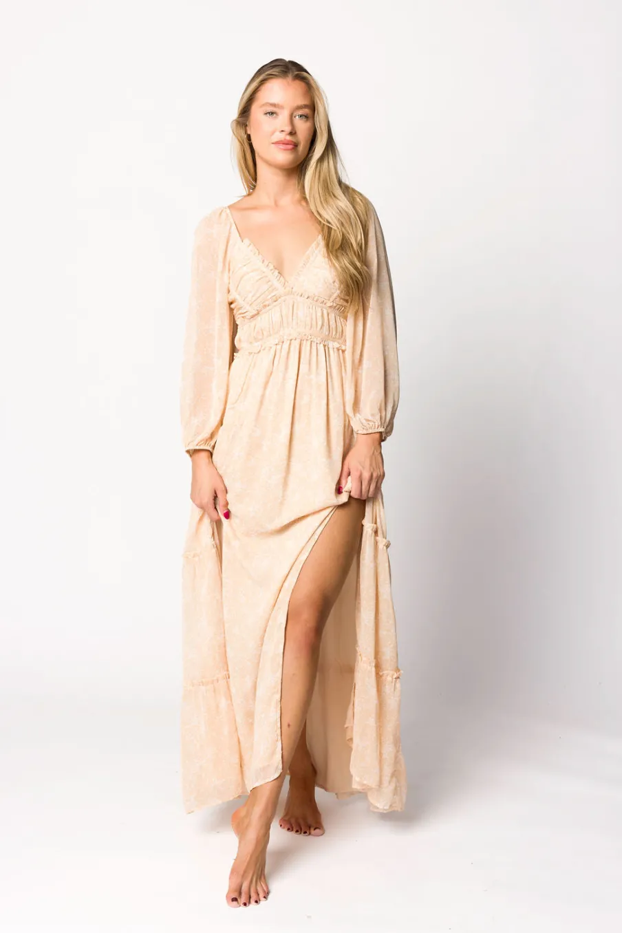 Outlet Worth Collective Daphne Long Sleeve Maxi Dress in Light Beige/White Floral - Bump Frien