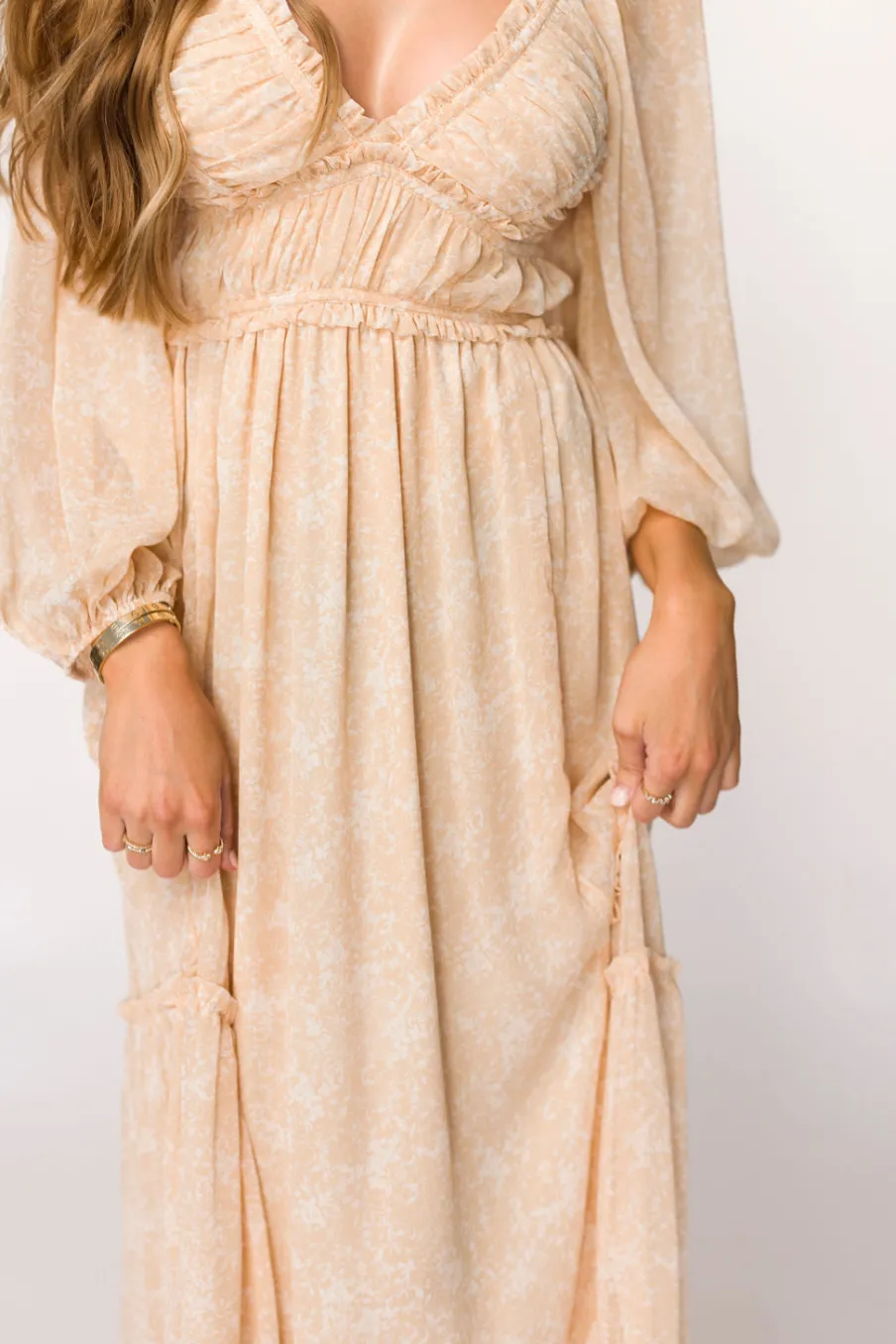 Outlet Worth Collective Daphne Long Sleeve Maxi Dress in Light Beige/White Floral - Bump Frien
