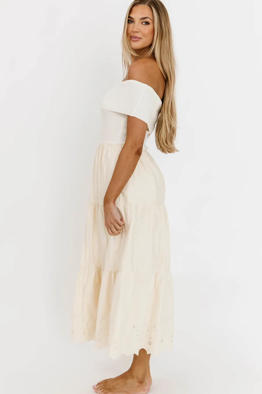 Outlet Worth Collective Dina Off-the-Shoulder Tiered Midi Dress in Cream