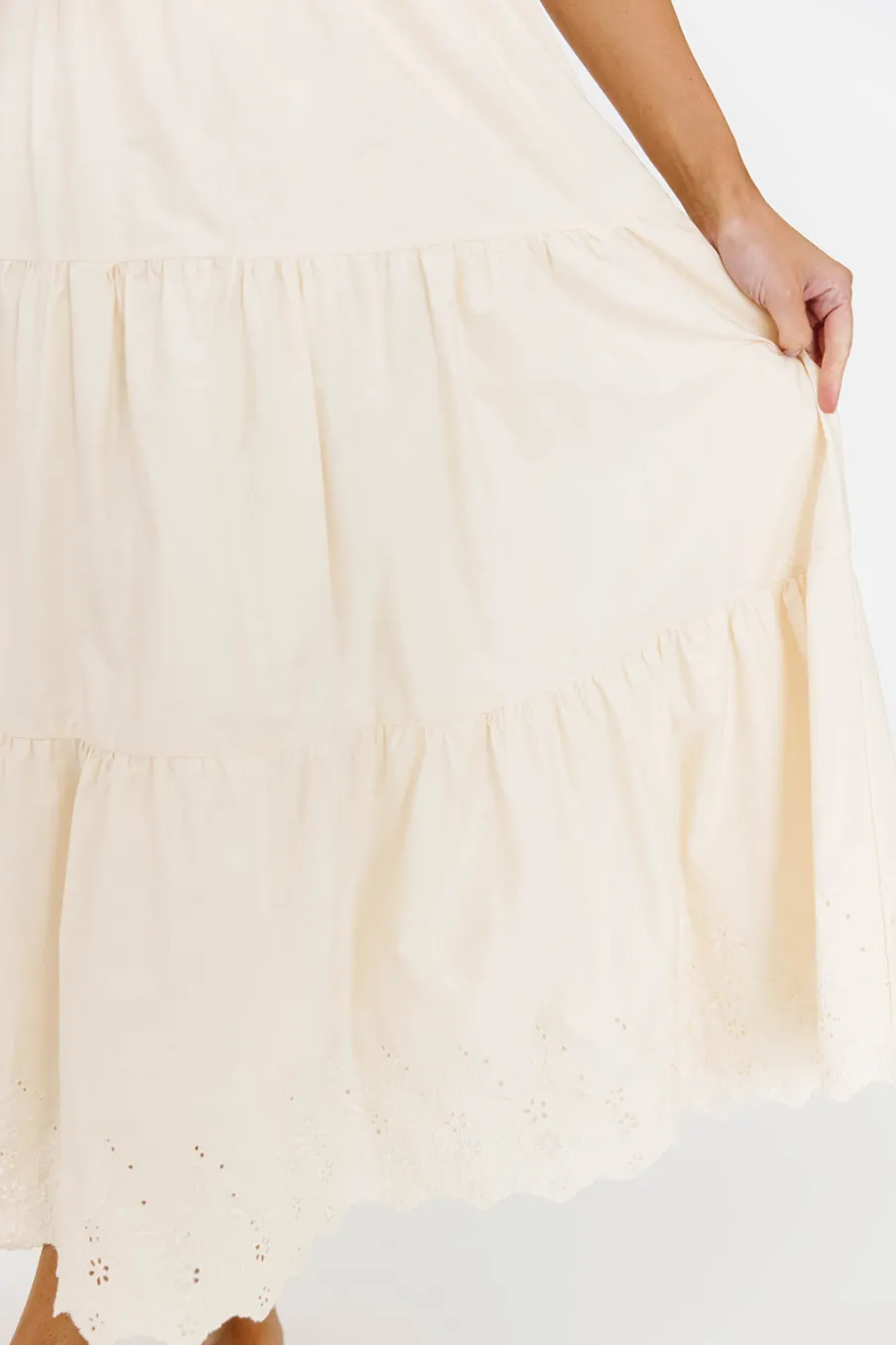 Outlet Worth Collective Dina Off-the-Shoulder Tiered Midi Dress in Cream