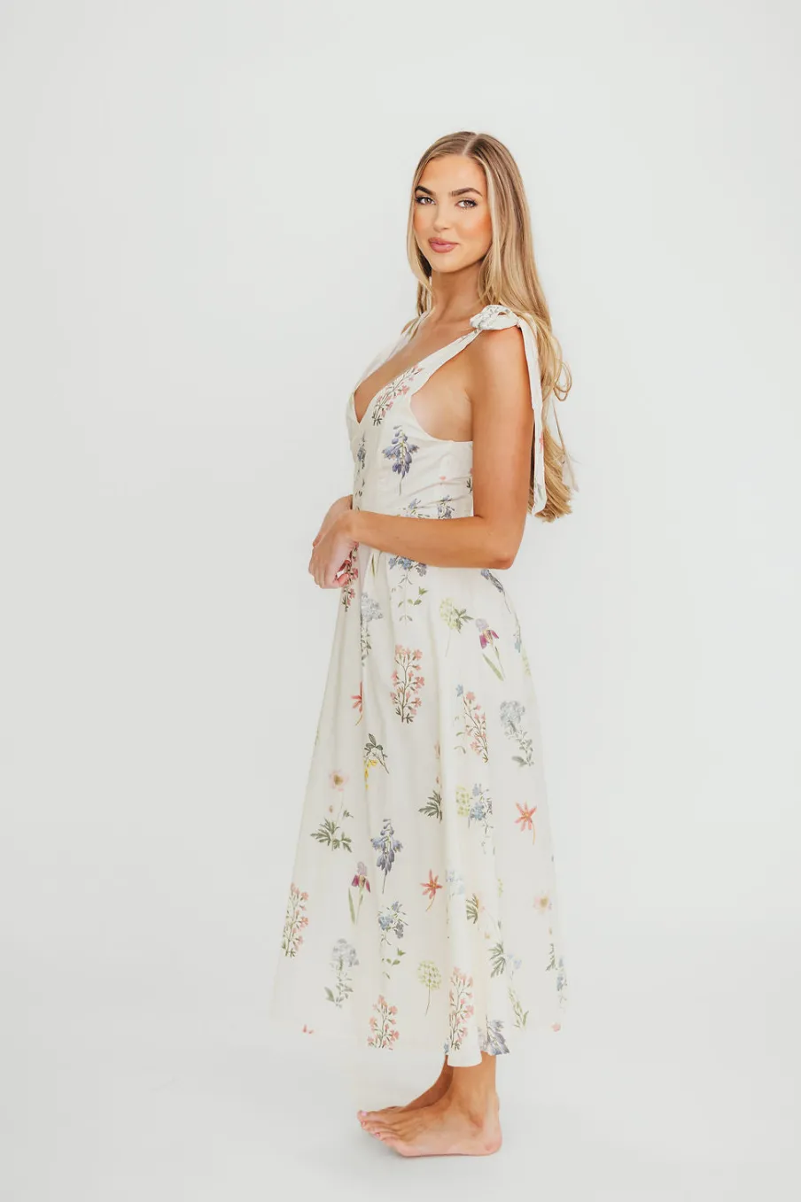 Outlet Worth Collective Fawna Floral Midi Dress in Cream