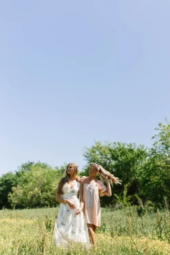 Outlet Worth Collective Fawna Floral Midi Dress in Cream