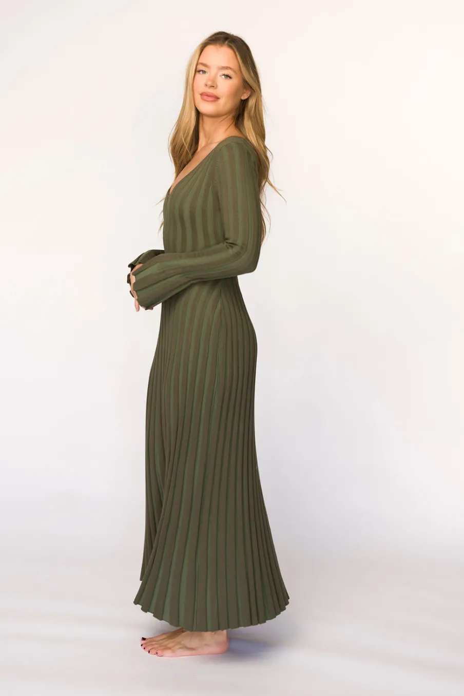 Outlet Worth Collective Hadley Long Sleeve V-Neck Knit Maxi Dress in Olive- Bump Friendly