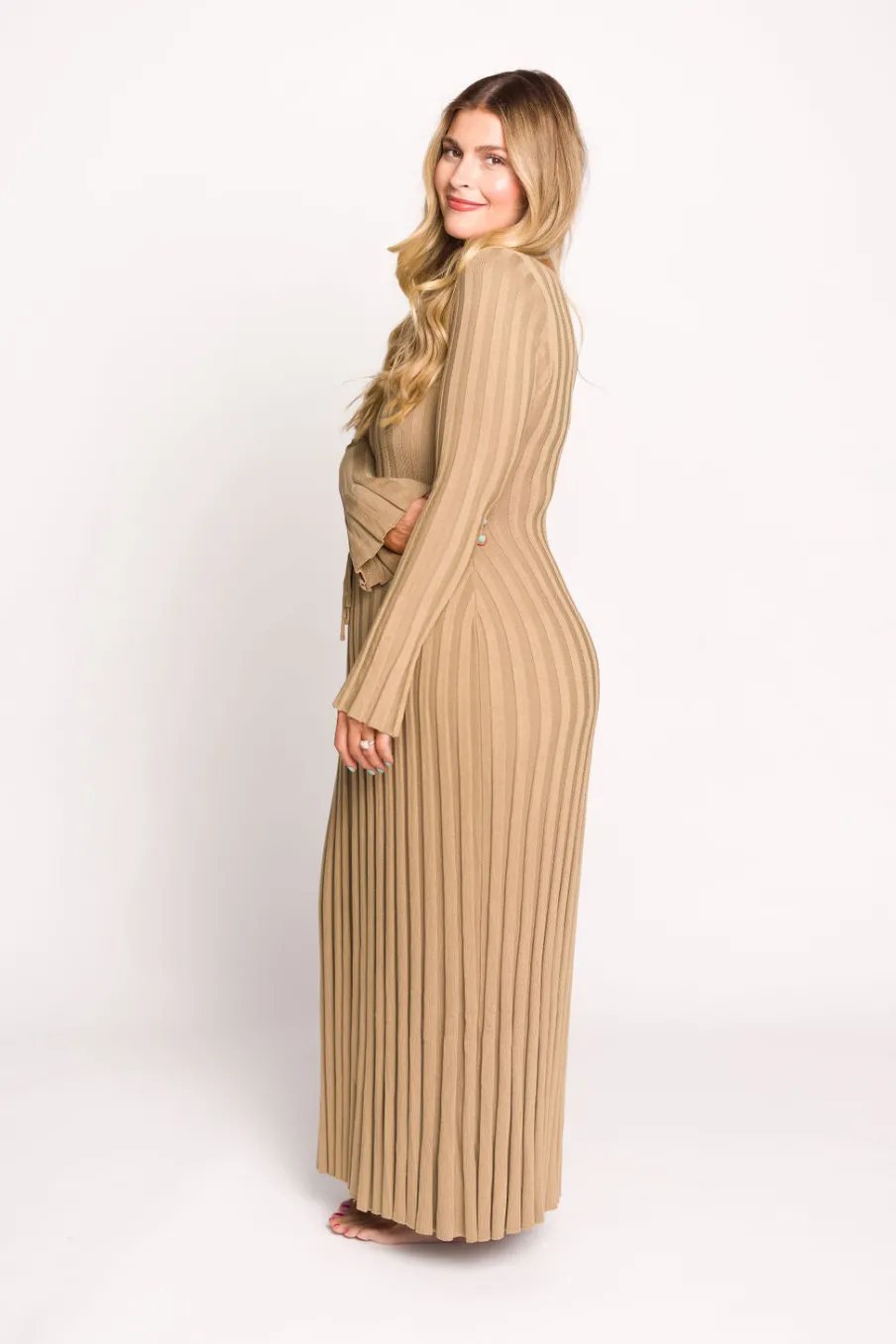 Fashion Worth Collective Hadley Long Sleeve V-Neck Knit Maxi Dress in Espresso