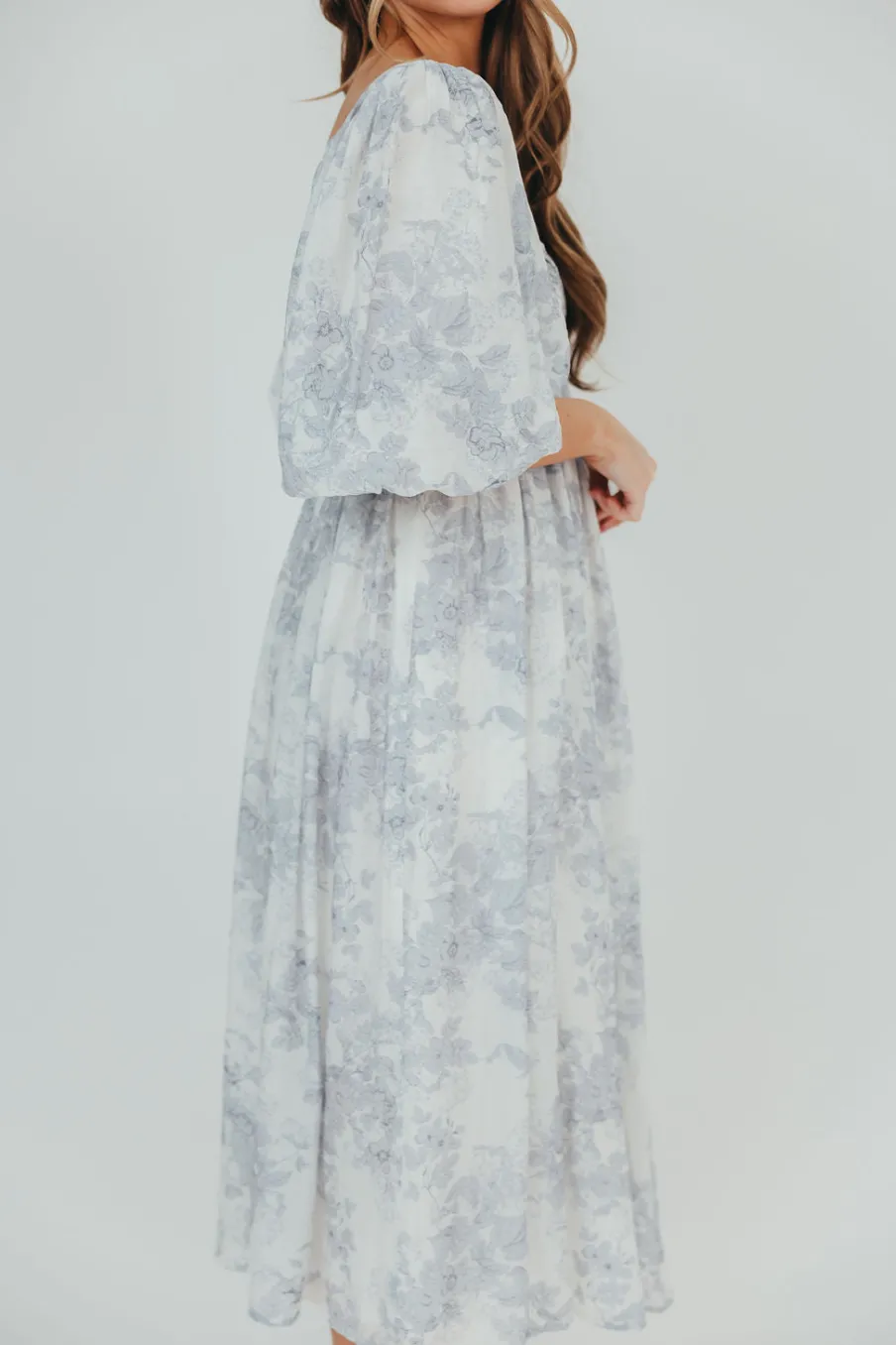 Discount Worth Collective Harlow Maxi Dress in Light Blue Floral - Bump Friendly and Size Inclus