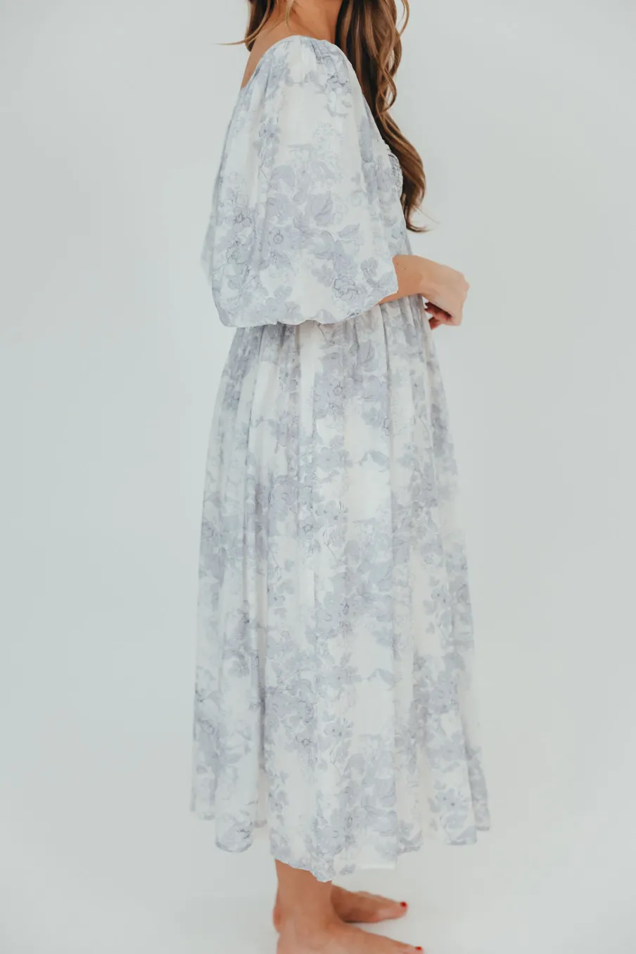 Discount Worth Collective Harlow Maxi Dress in Light Blue Floral - Bump Friendly and Size Inclus