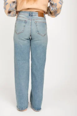 Fashion Worth Collective Logan 32” Inseam High Rise Dad Jean in Medium