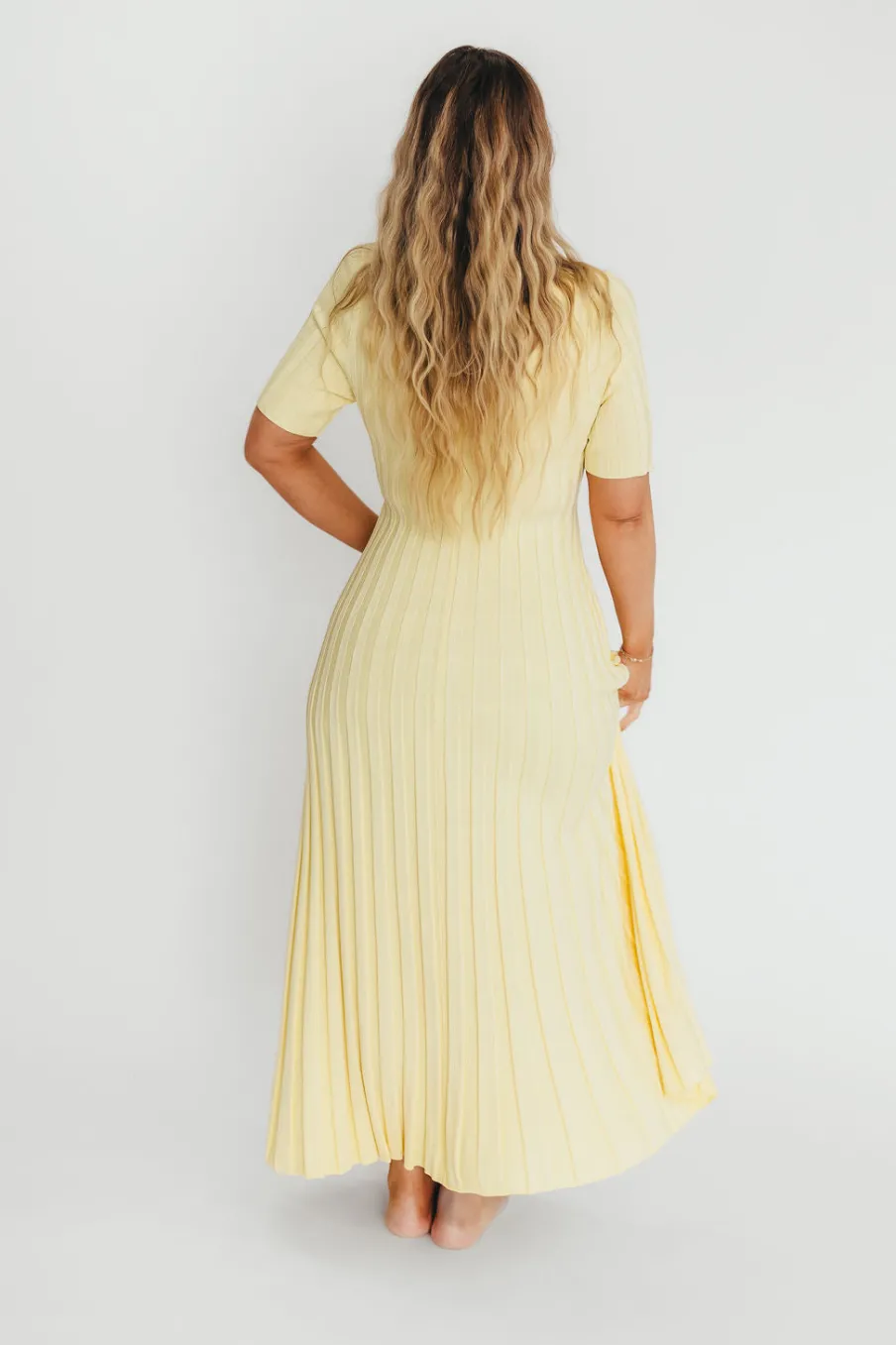 Discount Worth Collective Oakley Ribbed Maxi Dress in Light Yellow - Bump Friendly