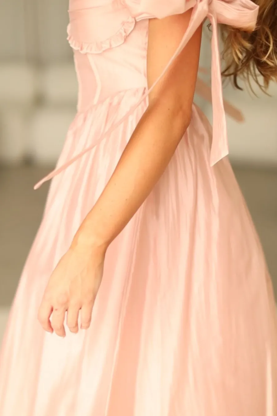 Hot Worth Collective Paulina Sleeveless Sweetheart Midi Dress in Vintage Rose