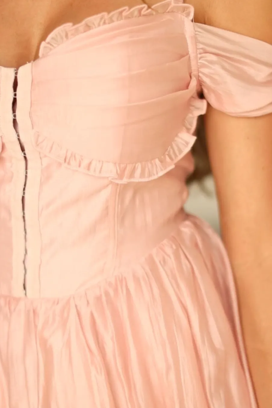 Hot Worth Collective Paulina Sleeveless Sweetheart Midi Dress in Vintage Rose