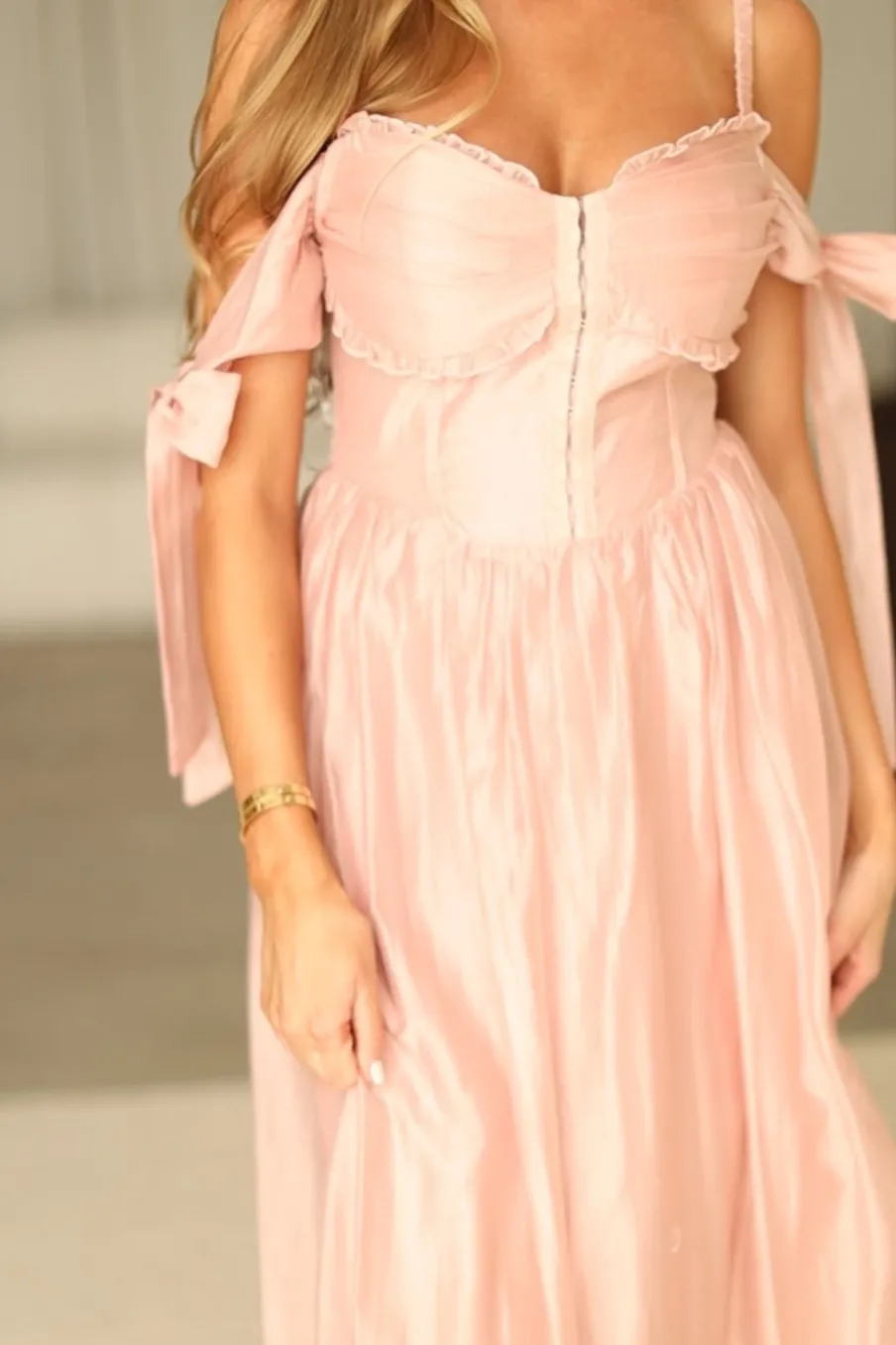 Hot Worth Collective Paulina Sleeveless Sweetheart Midi Dress in Vintage Rose