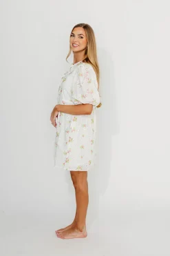 Discount Worth Collective Saylor Floral Dress in White Pink