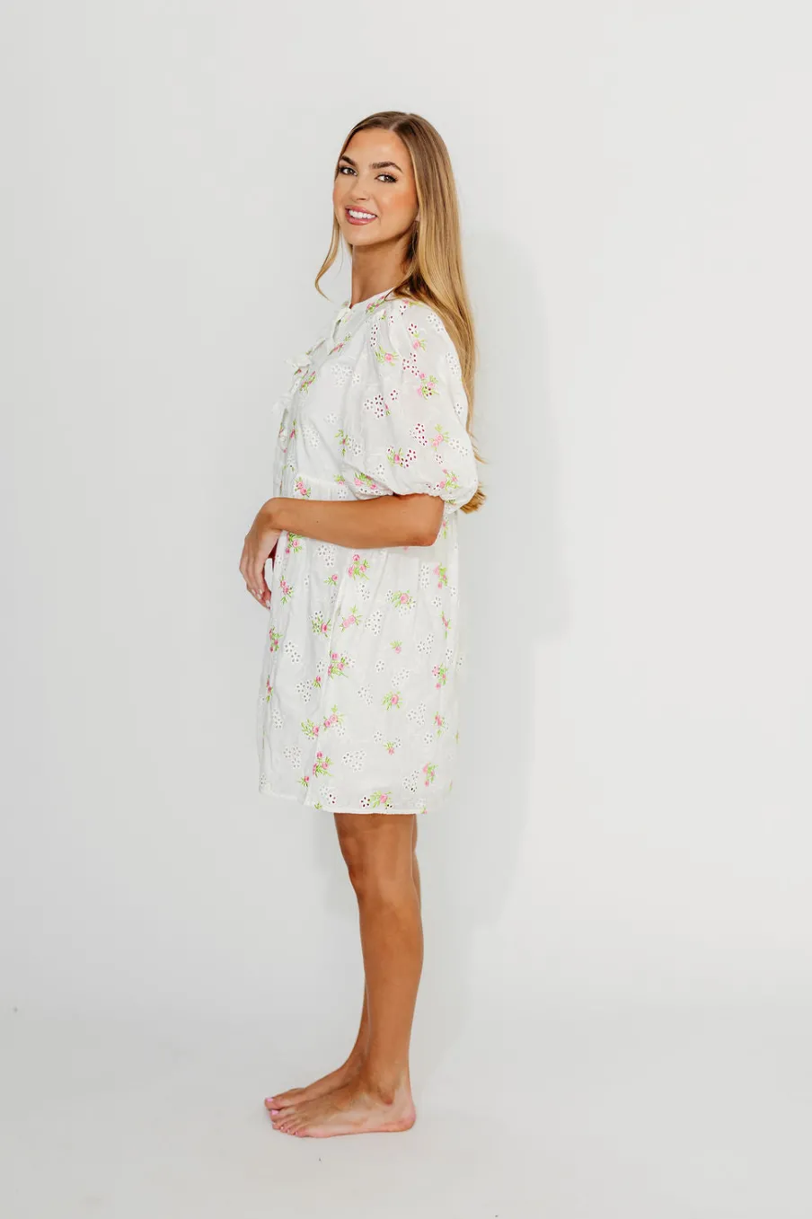 Discount Worth Collective Saylor Floral Dress in White Pink