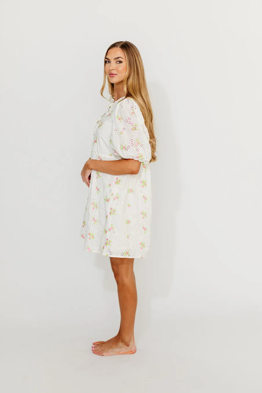 Discount Worth Collective Saylor Floral Dress in White Pink