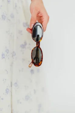 Hot Worth Collective The Carter Sunglasses in Hazel Green Tort