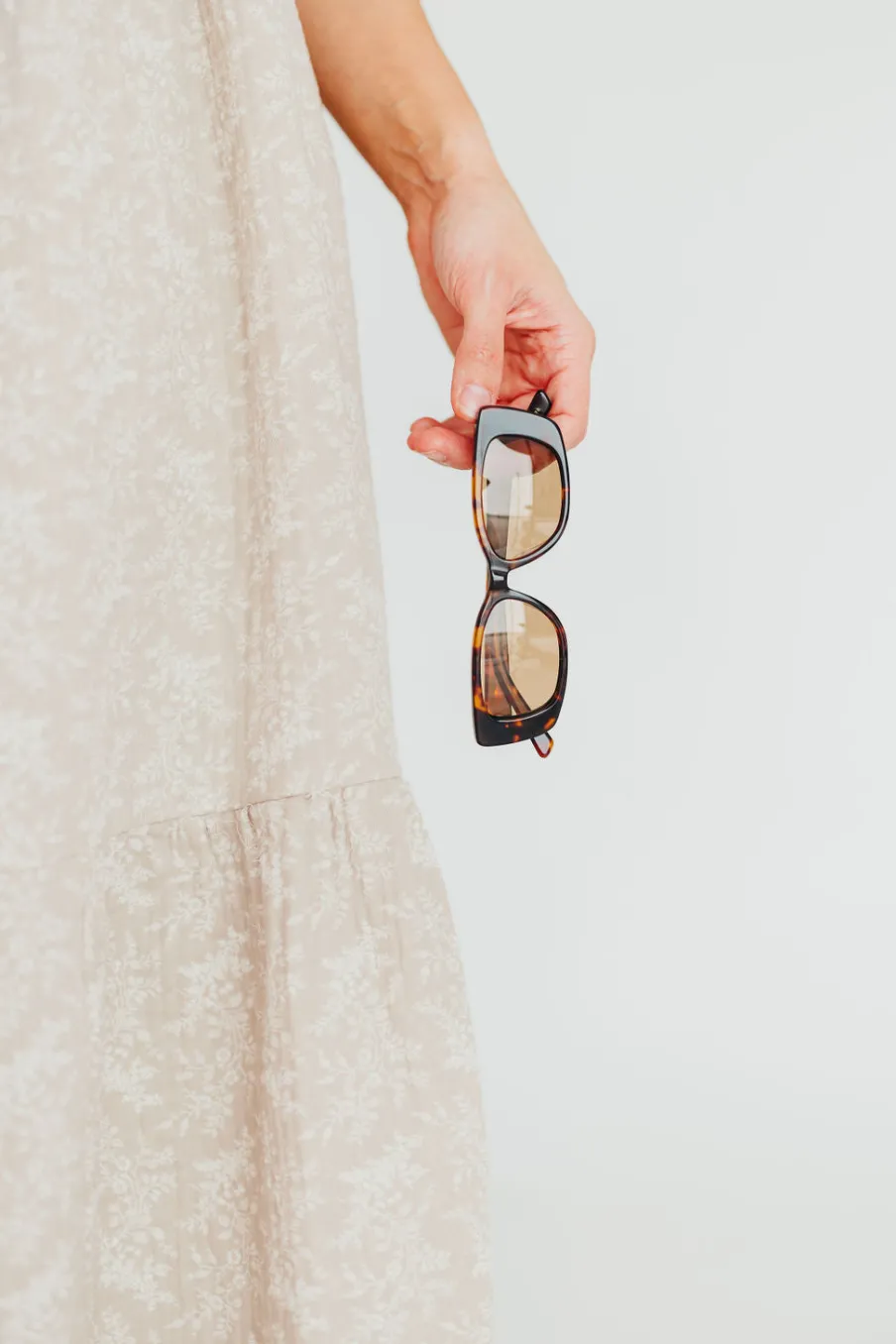 Fashion Worth Collective The Hepburn Sunglasses in Havana Tort-Chocolate