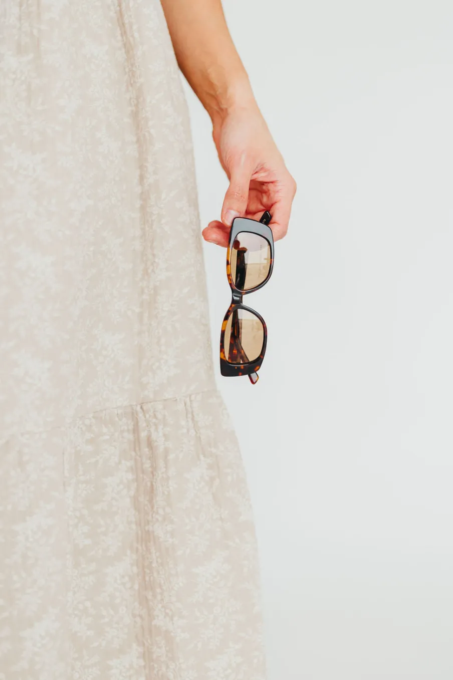 Fashion Worth Collective The Hepburn Sunglasses in Havana Tort-Chocolate